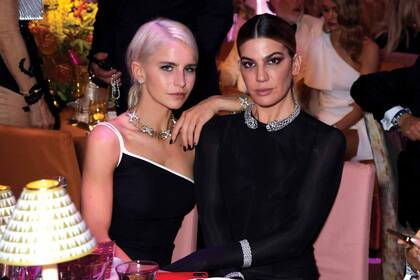 Caroline Daur y Bianca Brandolini –con vestido de Alessandro Vigilante e impresionantes alhajas de Cartier– también dijeron presente en la gala de amfAR.