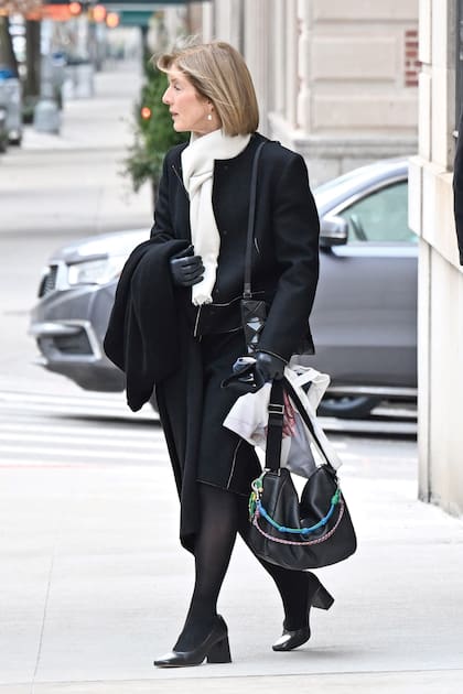 Caroline Kennedy, hija de JFK, el lunes 5, saliendo de su casa para asistir al funeral de
Tatiana