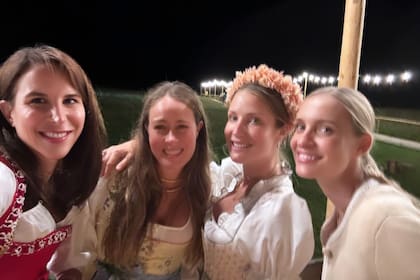 Caroline Sieber, Nina Flohr (heredera multimillonaria de un imperio suizo de aviación), Ekaterina Malysheva y la modelo Marlies Pfeihofer.