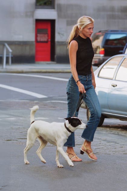Carolyn se encariñó con Friday, el perro de JFK junior, de raza Canaan, y solía sacarlo a pasear por el barrio.