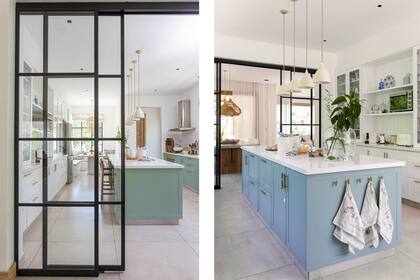 Carpintería con hojas corredizas de hierro y vidrio repartido (ART Arquitectos).