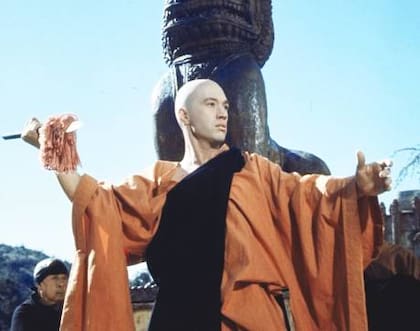 Carradine como Kwai Chang Caine, el monje shaolín que incorporó a la TV el tema de las artes marciales