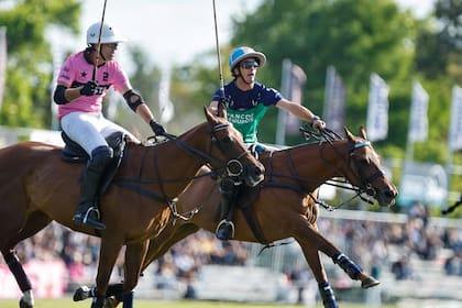 Carrera por la bocha entre Gonzalo Pieres (h.) y Poroto Cambiaso; Ellerstina-Indios Chapaleufú cumplió una gran actuación y hasta superó en el juego al campeón.