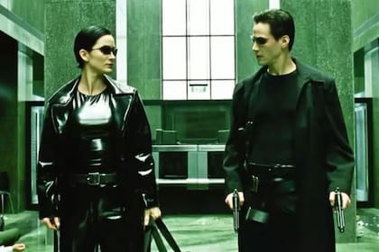 Carrie-Anne Moss y Keanu Reeves interpretan a Trinity y Neo en la saga