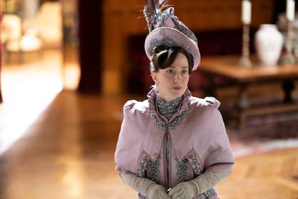 Carrie Coon como Bertha Russell en La edad dorada (HBO Max).