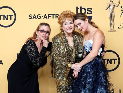 Carrie Fisher, Debbie Reynolds y Billie Lourd en los SAG: el sindicato de actores homenajeó a la matriarca de la familia de artistas por su trayectoria en 2015