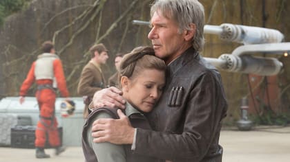 Carrie Fisher junto a Harrison Ford en Episodio VII