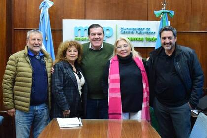 Carrió junto al intendente de Mar del plata Guillermo Montenegro y concejales de la Coalición Cívica, antes del "golpe" inflacionario