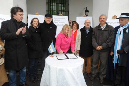 Carrió y Solanas: compromisos en el Cabildo