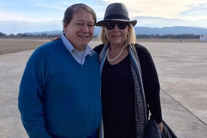 En 2015, Carrió y su entonces compañero de fórmula, Héctor "Toty" Flores, durante una recorrida de campaña por Salta