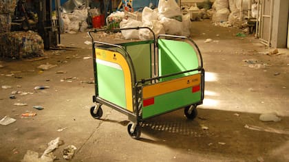 Carro plegable para la recolección de residuos urbanos