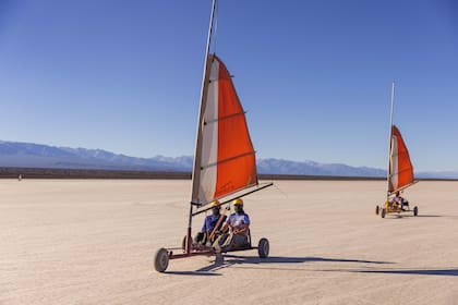 Carrovelismo, pura adrenalina en la Pampa del Leoncito.