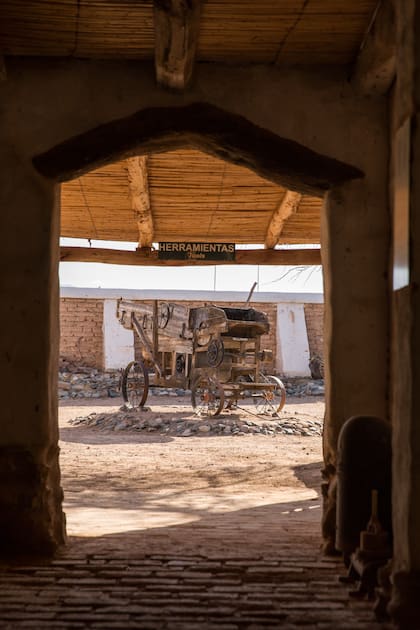Carruaje de época en el museo de la finca, donde también se pueden ver réplicas a escala de otros carruajes y un galeón hecho por Emiliano Miralpeix, amante de los barcos.