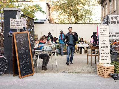 Cartas, poemas y otros escritos a pedido, redactados por las integrantes de "Literatur für das was passiert"