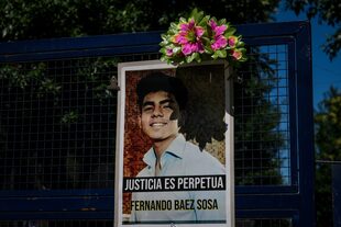 Cartel en homenaje a Fernando Báez Sosa en Dolores