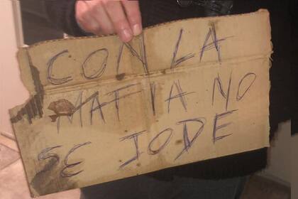 Cartel que apareció tras el ataque a la jueza Marisol Usandizaga