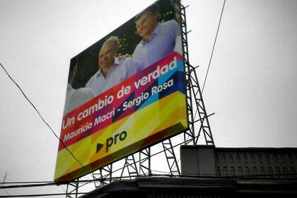 Cartelería, afiches y la disputa por las paredes