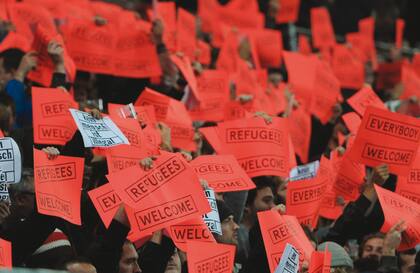 Carteles de bienvenida a los refugiados