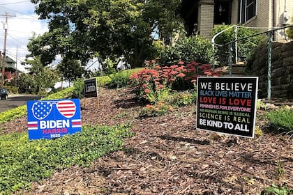 Carteles de campaña en los suburbios de Pittsburgh