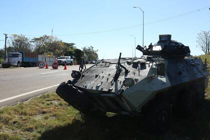 Vehículo blindado Cougar del Regimiento Dragones Libertadores de Uruguay, en la frontera con Brasil