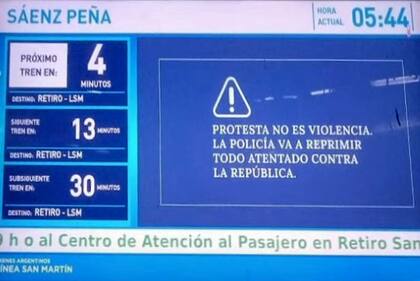 Carteles en las estaciones de tren