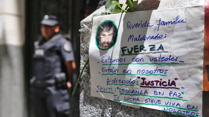 Carteles para la familia de Santiago Maldonado