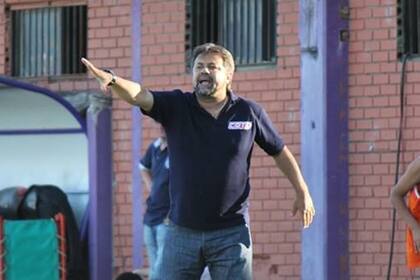 Caruso Lombardi con la remera de cábala