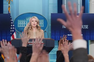 Casa Blanca dice que almirante ordenó segundo ataque contra lancha que supuestamente llevaba drogas