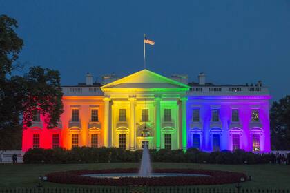 Casa Blanca iluminada luces matrimonio gay homosexual fallo presidente Barack Obama