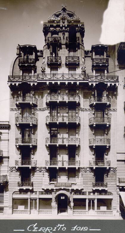 Casa de rentas diseñada por el famoso arquitecto italiano Benjamín Pedrotti, en Cerrito al 1019 (Gentileza; Alejandro Daniel Machado)