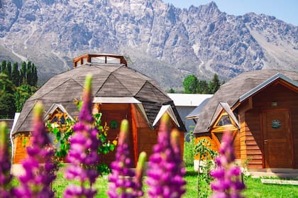 Casa domo con vistas a la montaña (Río Negro, Argentina)
