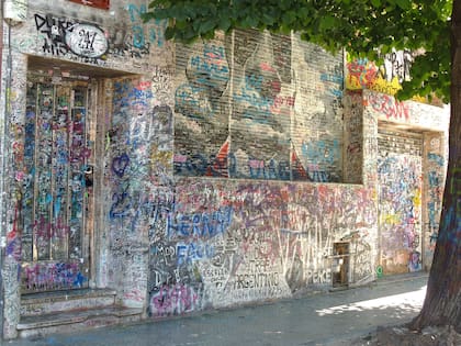 Casa donde vivieron intérpretes de trap, Antezana 247