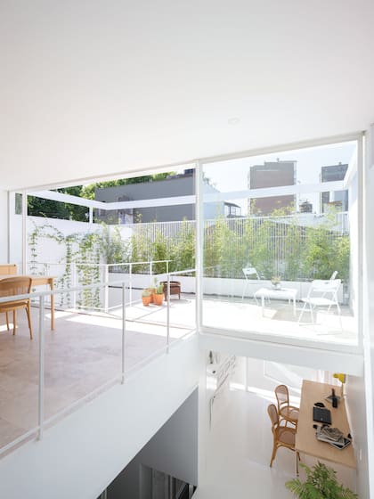 Casa 'El Cubito', ubicada en Parque Chacabuco es uno de los espacios que se puede visitar en esta edición. El PH de 35 m2 fue transformado en una casita de cuatro ambientes con terraza por la arquitecta noruega Torunn Vaksvik Skarstad y el arquitecto argentino Matías Michatek.