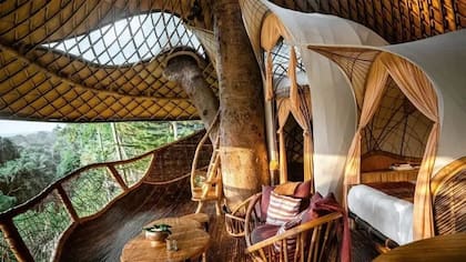Casa en el árbol en Bambu Indah de Ibuku