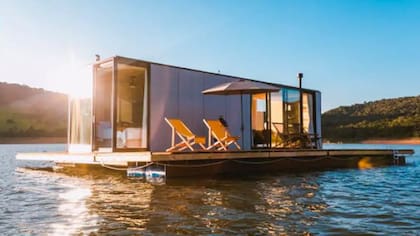 Casa flotante a los pies de la montaña Mantiqueira en Joanópolis, Sao Paulo, Brasil.

Foto: Airbnb