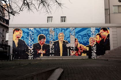 El mural de los líderes latinoamericanos bajo la mirada kirchnerista en Carlos Pellegrini 1289