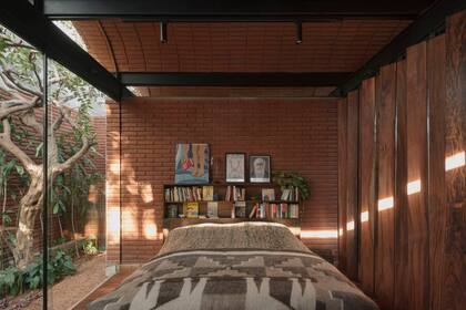 "En Paraguay, la disponibilidad material, tecnológica y de mano de obra que parece limitada, al final lo que hace es movernos a profundizar, variar o innovar dentro de estas mismas reglas", dice Viviana Pozzoli sobre la construcción en el país vecino.