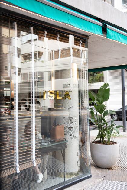 Casa Isla abrió en el barrio de Las Cañitas con un concepto novedoso.