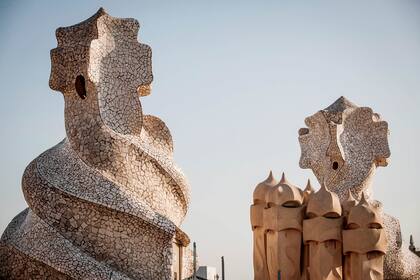 CaSa MilÀ. De 1910. Más conocida como La Pedrera (pedrera quiere decir “cantera” en catalán). Provenza 261-265, esquina Paseo de Gracia.