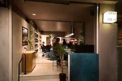 Casa Seis propone un menú de platitos de autor maridados con vinos de bodegas pequeñas.