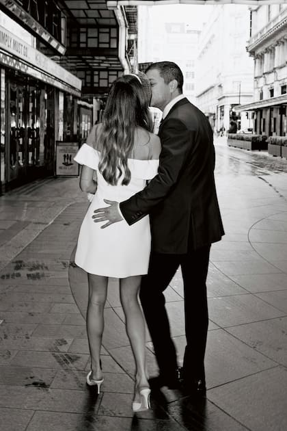 “Casados”, escribió Faye en la última publicación que hizo en su cuenta de Instagram. Le puso muchos signos de exclamación y, a la palabra, le agregó dos emojis: una casita y muchos corazones.