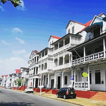 Casas de estilo colonial en Paramaribo, capital de Surinam