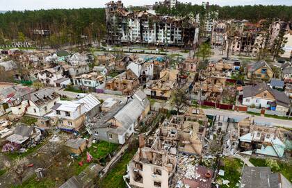 Casas destruidas en Irpin, en las afueras de Kiev, Ucrania, el sábado 30 de abril de 2022