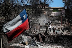 Chile aún descubre la magnitud del desastre por los megaincendios: buscan más de 300 desaparecidos