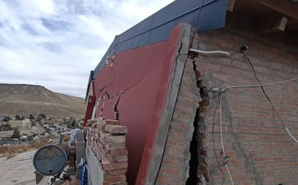 Casas "partidas en dos" forman parte hoy del escenario en los barrios Sismográfica y El Marquesado