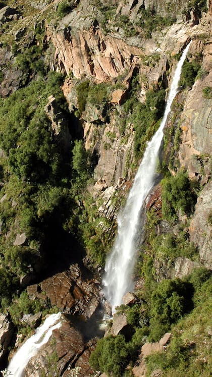 Cascada nacimiento del Rio Mina ClaveroMina Clavero. Córdoba.