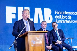 Empleados municipales increparon al intendente de Almirante Brown y el jefe comunal reaccionó con un exabrupto