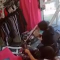 Dos chicas de 14 años se metieron con su moto a toda velocidad en un local y provocaron graves destrozos