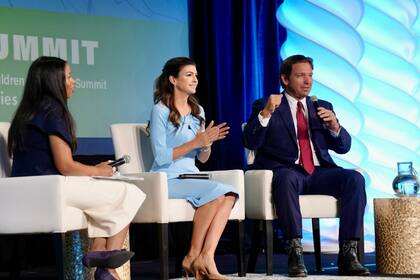 DeSantis destacó la resiliencia de Casey tras superar un diagnóstico de cáncer y afirmó que ella es incluso más conservadora que él