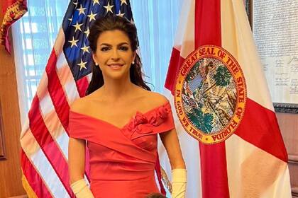 Casey DeSantis siempre está presente en los eventos públicos de Florida